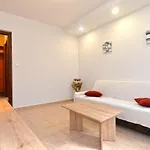 Semesterbostad House Slavko 2297