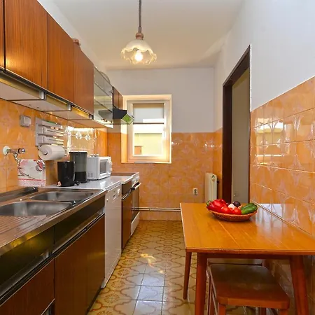 Nyaraló House Slavko 2297 Grandići
